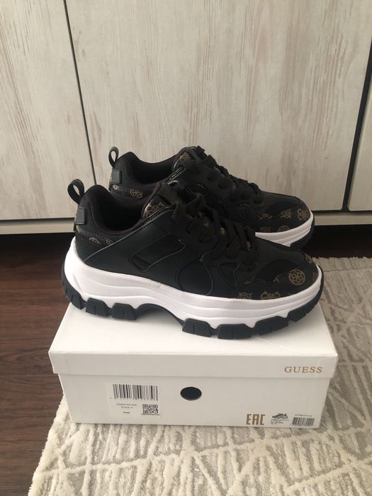 Оригинални дамски обувки GUESS 41 номер