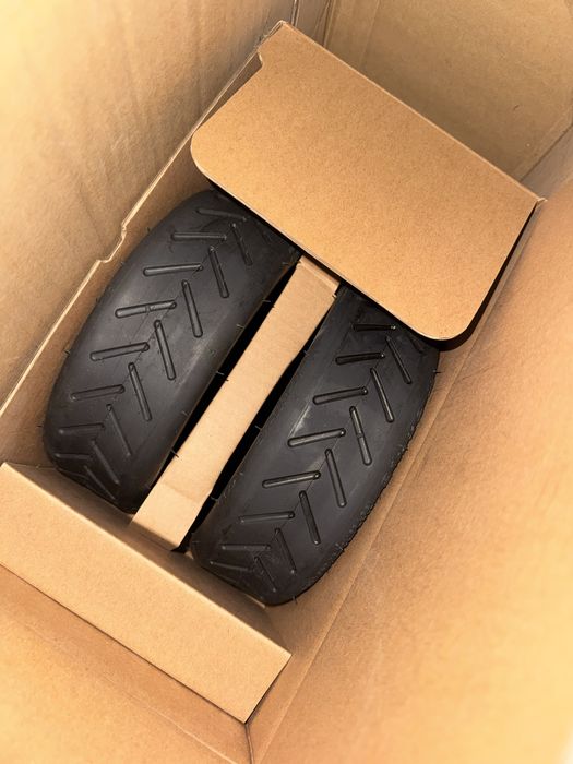 Vand 2 cauciucuri anvelope + camera noi trotineta 8  1/2 x 2 originale