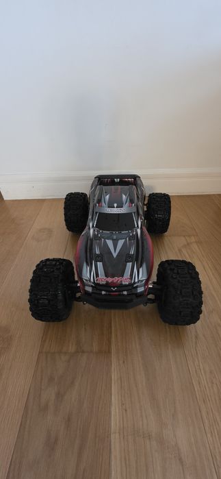 Mașinuță de jucărie Stampede 4x4 VXL Brushless+ telecomanda si Toate piesele originale

Stare foarte bună.

Cumpărată acum două luni.