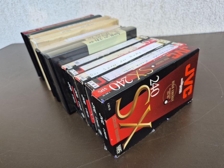 Vând 12 casete video VHS originale JVC, 90,180,240minute filme diferit