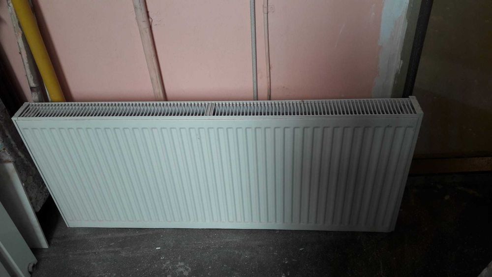 Vand 2 radiatoare: 60/80 cm si un calorifer 60/140 cm, folosite 2 ani