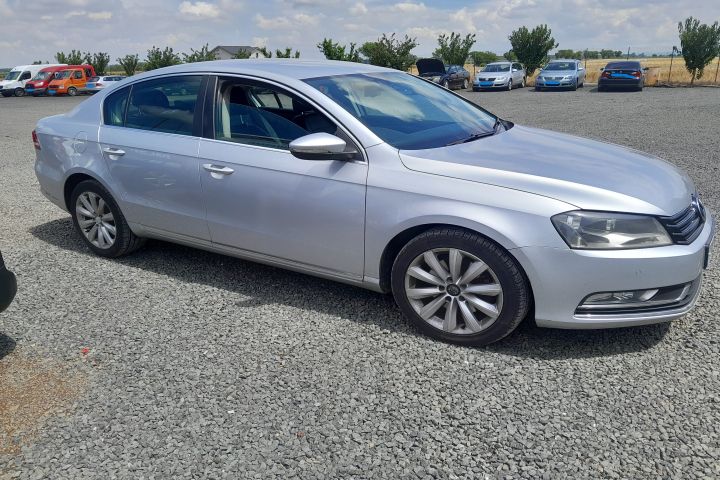 Dezmembrez Volkswagen VW Passat B7