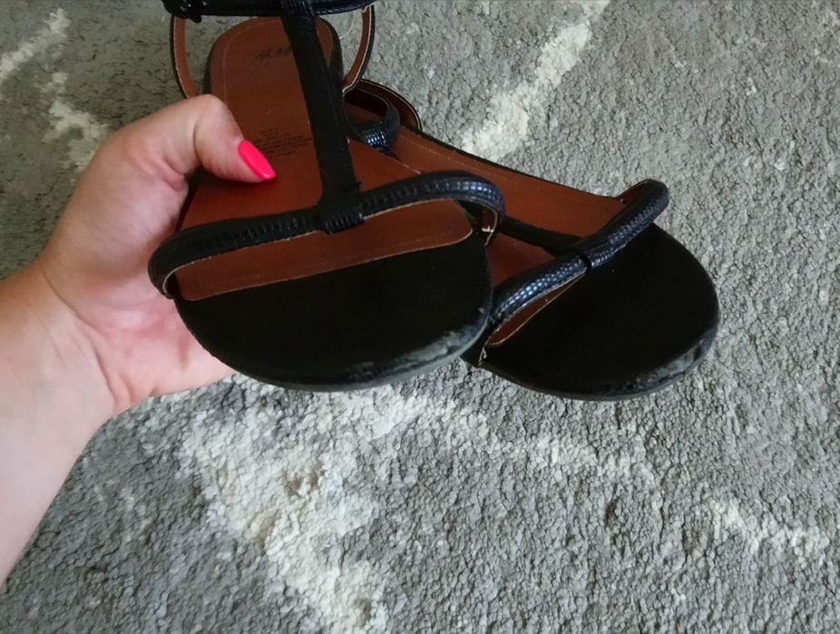 Пантофки и сандали H&M