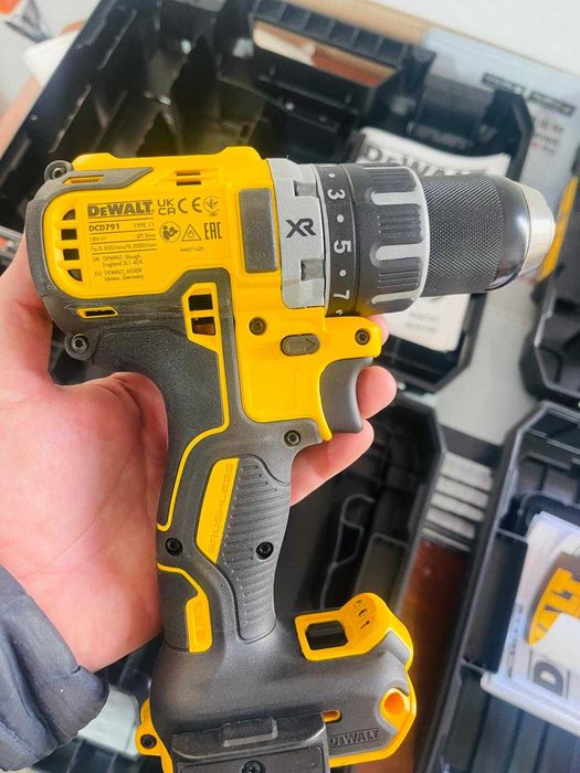 Filetanta DeWalt cu mandrina DCD791NT, DCD708D2T 18 V - pentru piese