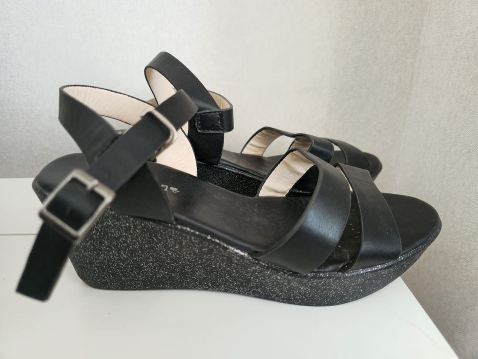 Женские босоножки