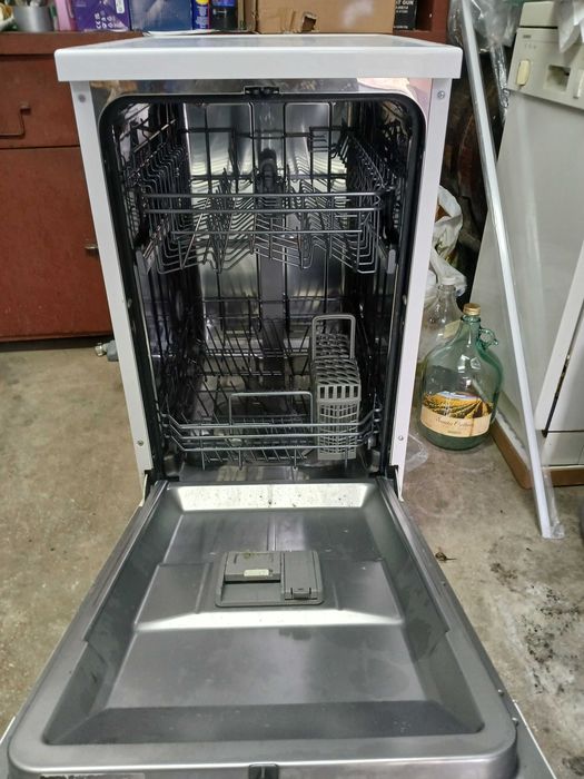 Продавам съдомиялна машина GORENIE GS520E15W