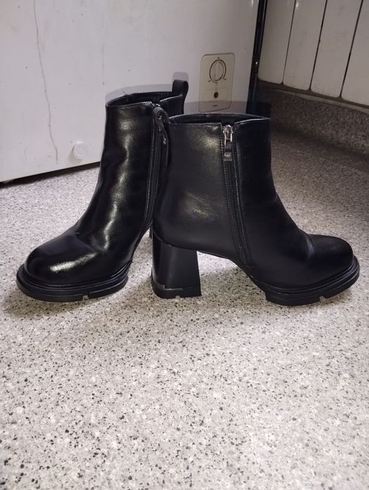 Продам зимнюю обувь