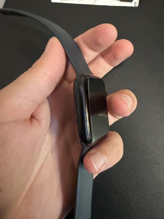 Apple Watch SE (GPS + Cellular)