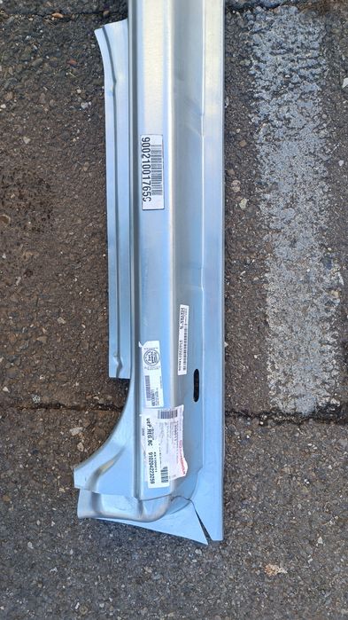 Prag caroserie stanga Logan 2