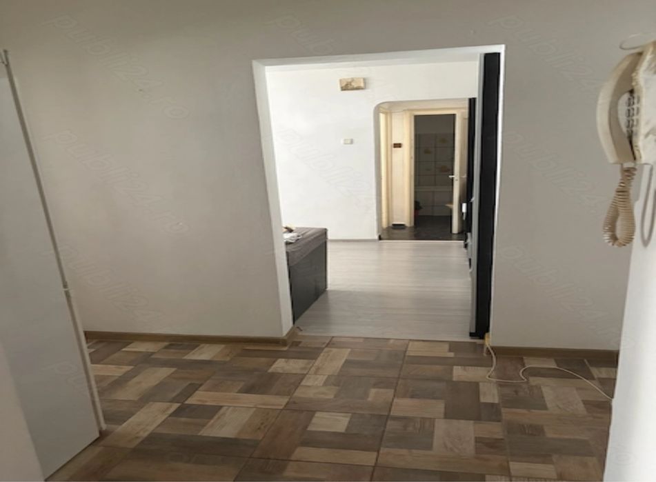 Închiriez apartament 3 camere Trivale 1700