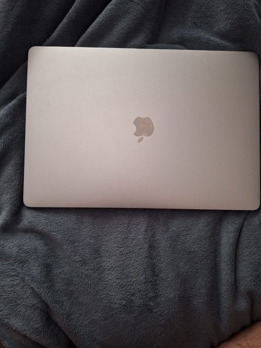 MacBook 15 2018 i7 6-core