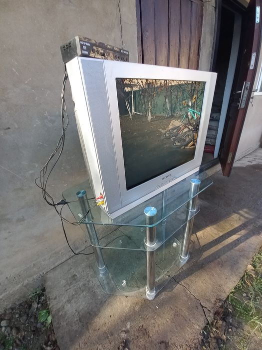 Телевизор и подставка