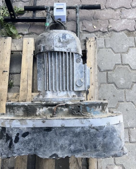 Продам шлифовальную машинку