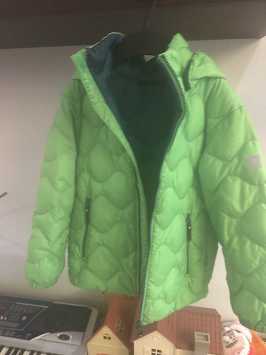 Продам детскую куртку