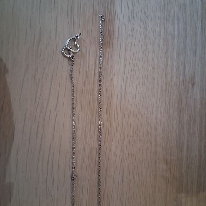 Красива обица и  гривна със сърчице и прозрачни блестящи камъчета с уд