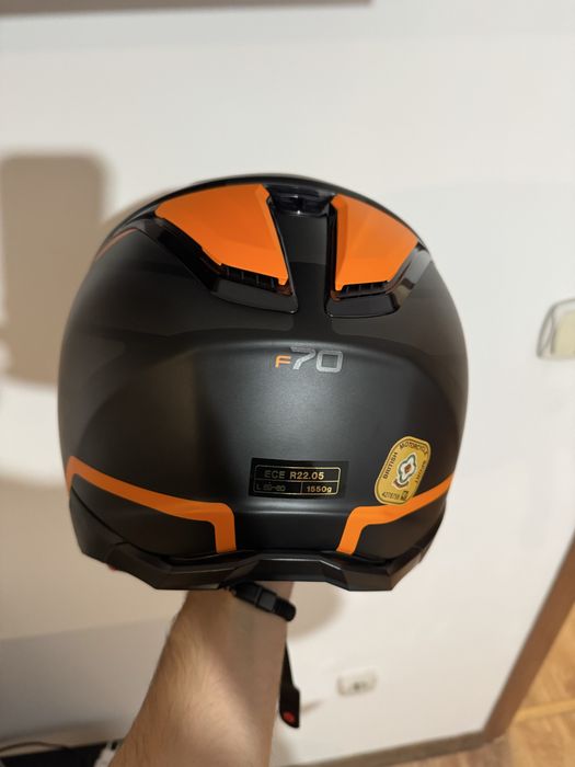 Нова каска за мотор HJC F70 made in England