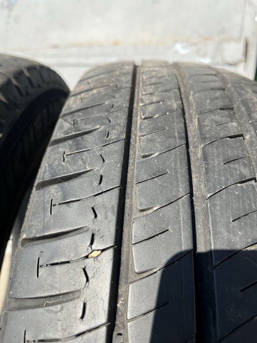 2 бр. гуми за бус 215/70/15C Michelin DOT 3519 7 mm
