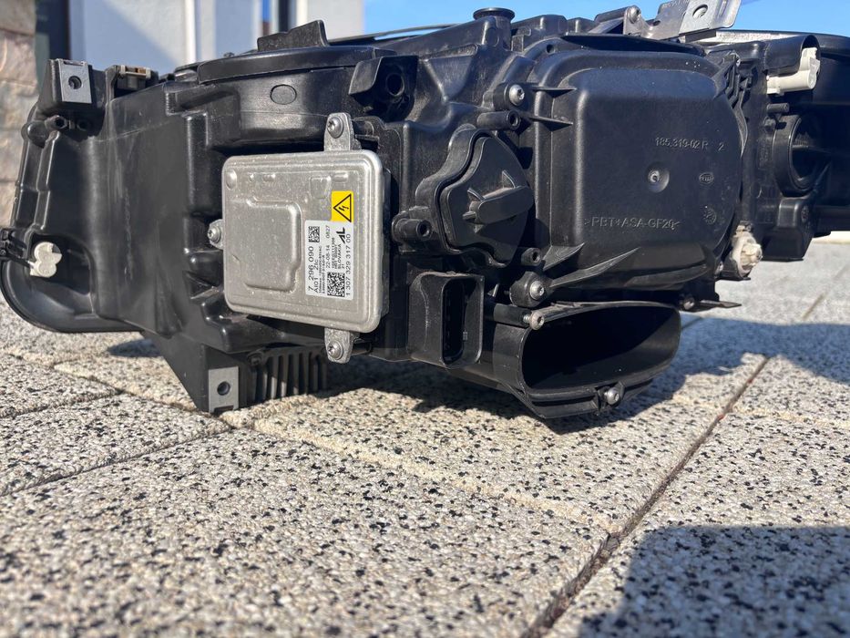 Far stanga/ Far dreapta BMW F10 / F11 LCI Facelift Bixenon Adaptiv