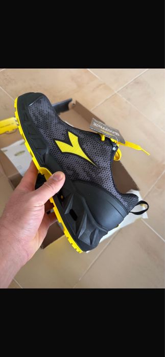 Vand bocanci diadora cu protectie