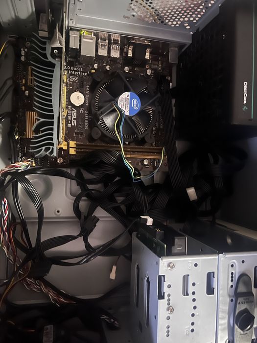 Se vinde acest PC