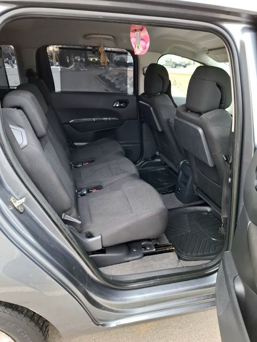 Proprietar vând Peugeot 5008 1.6 HDI, 112cp,2012,7 locuri,euro 5.