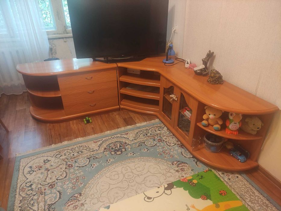 Тумбочка угловая