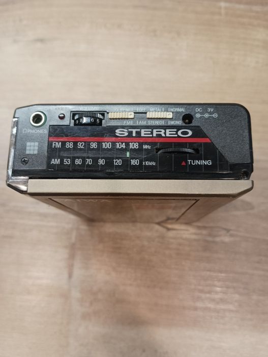Aiwa HS-T06 am/fm stereo radio cassette player