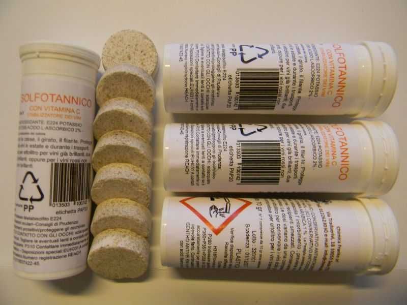 10 plicuri TANNISOL sau 2 tuburi SOLFOTANNICO