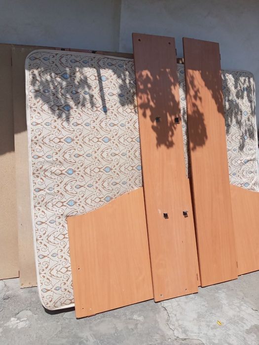 Спальний диван пружинали