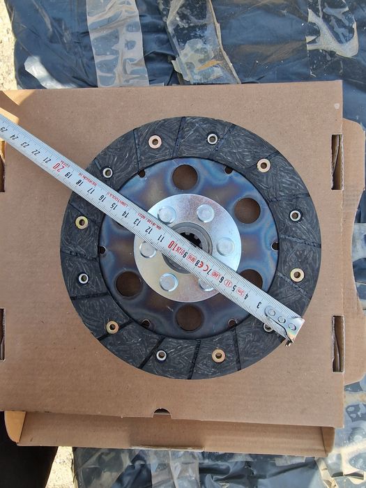 Disc ambreiaj tractor fiat 211.215.cu diametrul de 185 mm pe original