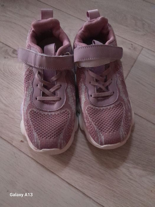 Детские кроссовки