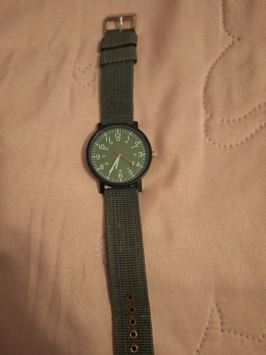 Спортен зелен кварцов часовник