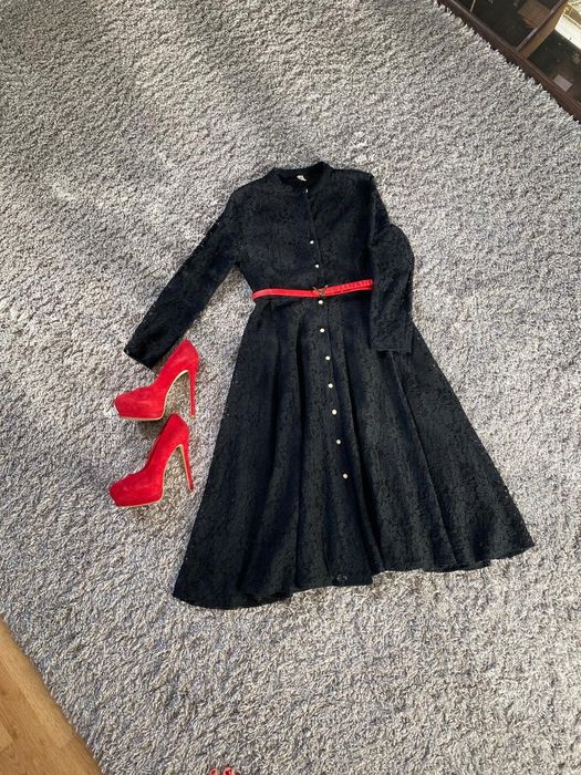 Продам платье кружевное