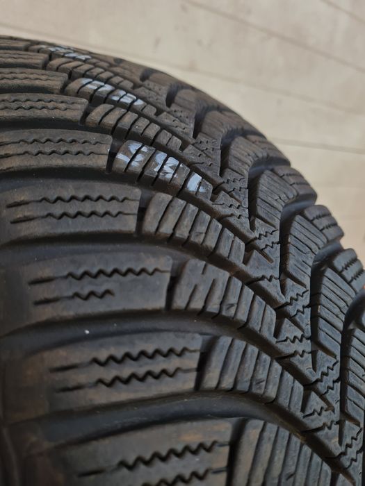 Зимни гуми 4 броя HANKOOK Winter Icept RS2 185 60 R15 дот 3521