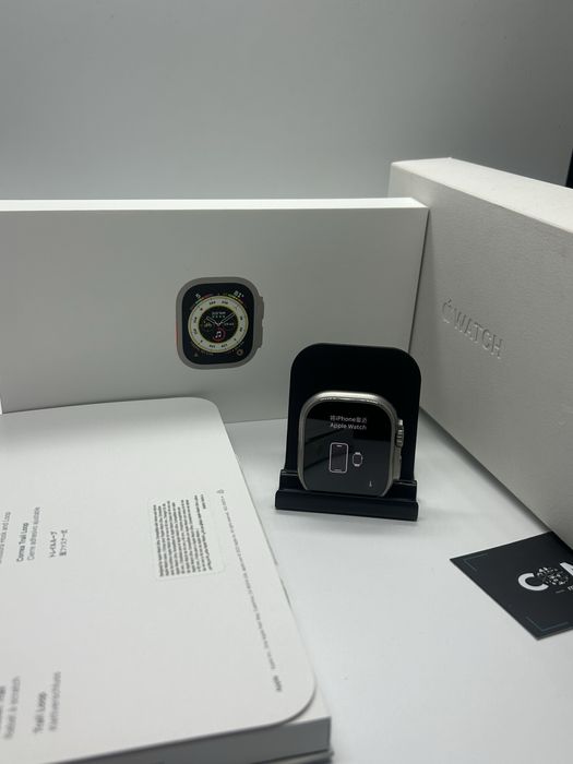 Apple Watch ULTRA - 49mm Titanium Smartwatch - CA NOU + Garantie
