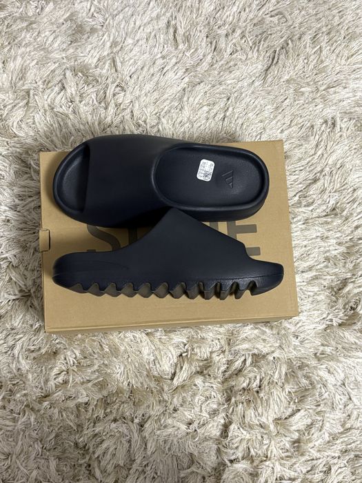 Yeezy Slides ‘Onyx’