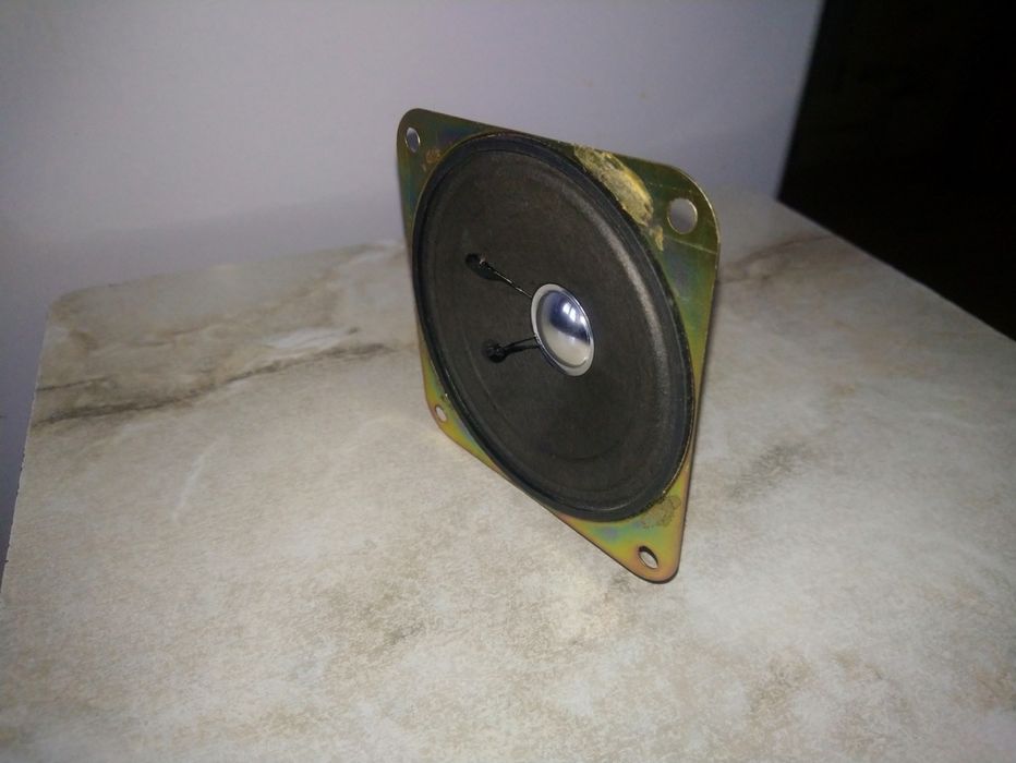 Продам маленький динамик 1шт