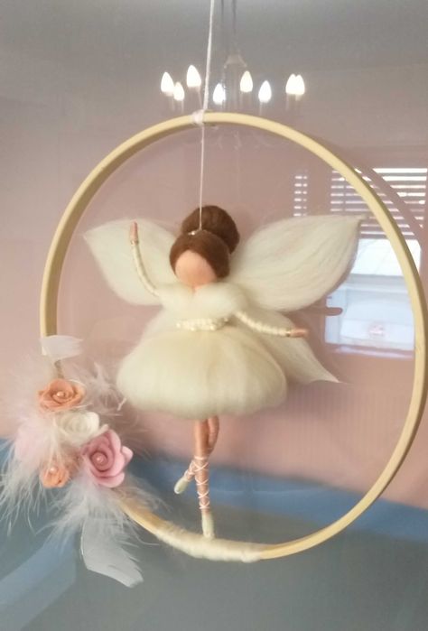 Zânuta balerină- Figurină din lână inspirată din pedagogia Waldorf.