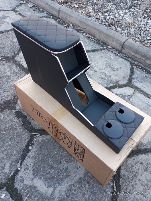 Продам Новый подлокотник на Ваз 2107. Оригинал