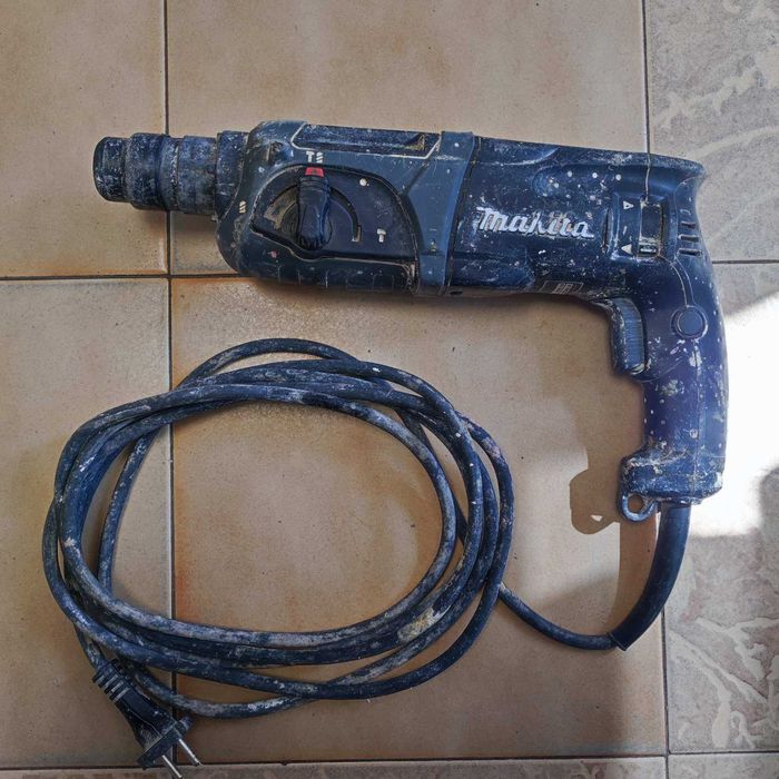 Перфоратор Makita HR2470B
