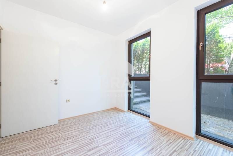 Продава се Тристаен апартамент в Варна, м-т Траката - 90 кв.м за 998 €/кв.м - Снимка #9