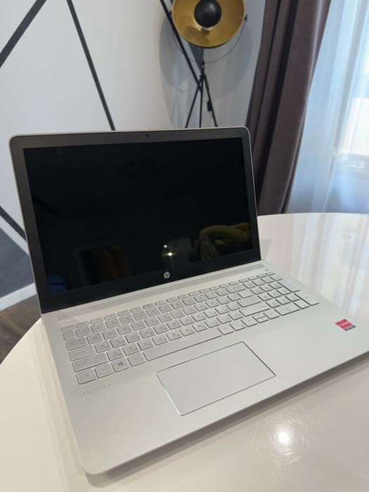 HP Pavilion 15-cd000nu | AMD A12 | 12GB RAM | 256GB SSD | Radeon 530 |