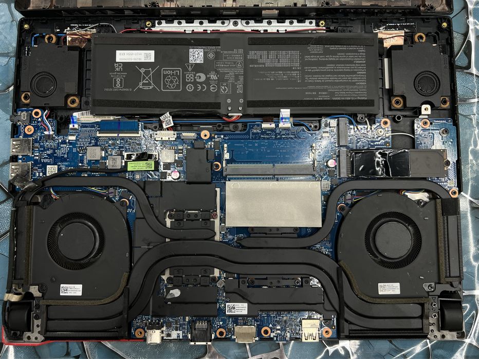 Curățare profesională Laptop / PC / Consola Gaming