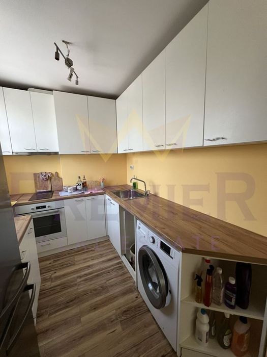 Дава се под наем Тристаен апартамент в Варна, Колхозен пазар - 100 кв.м за 612 € - Снимка #1