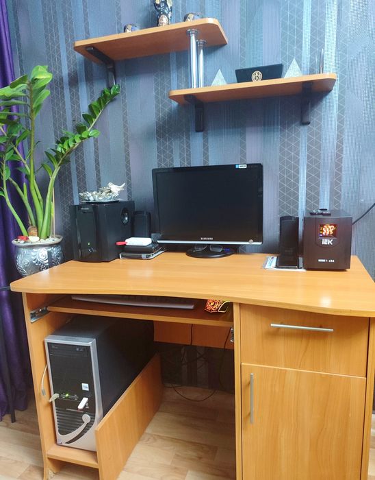 Мебель ( стол шкаф горка)