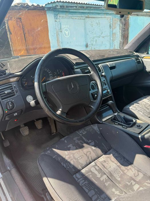 Продам мерс 210 2.3