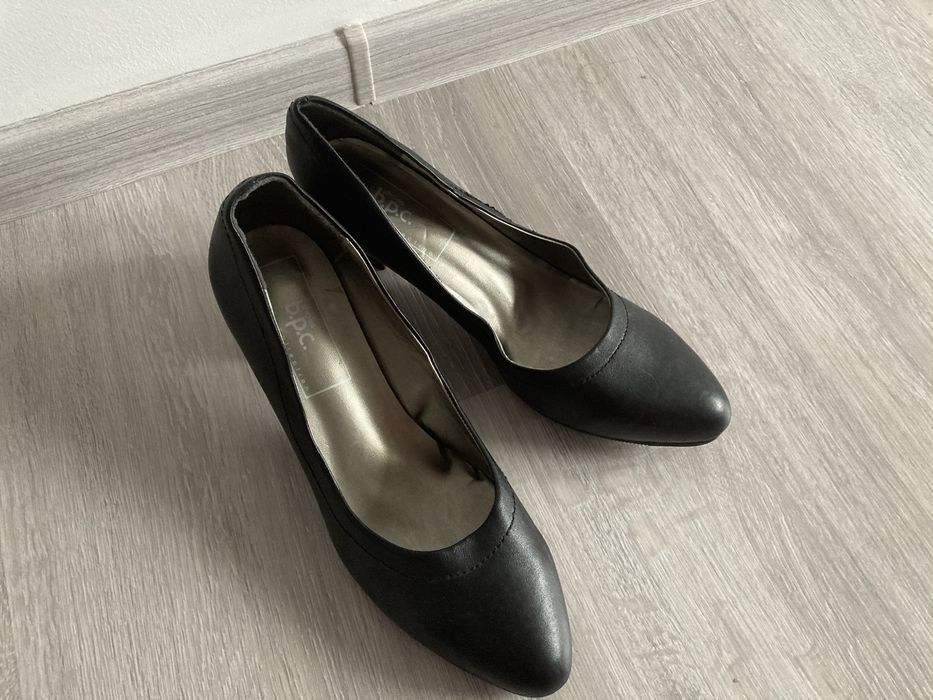 Распродажа обуви по 1500 т