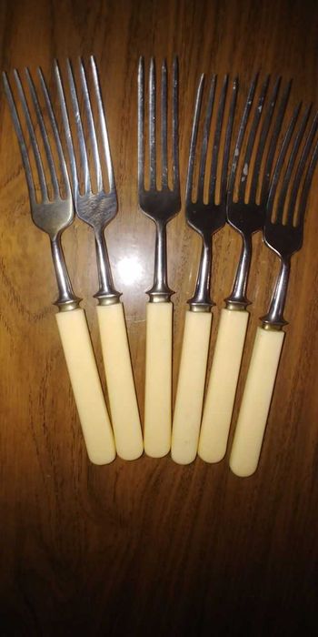 Ножи + вилки комплект. Новые .