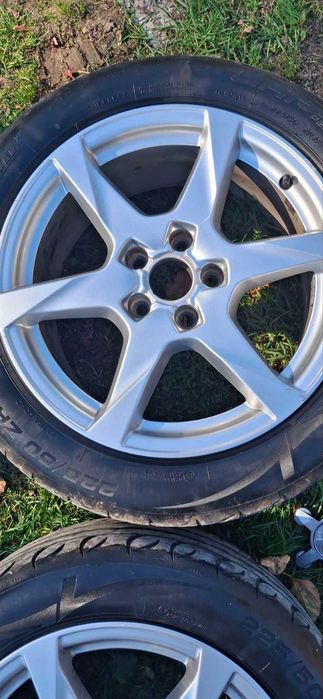 Продавам комплект алуминиеви джанти за Ауди
