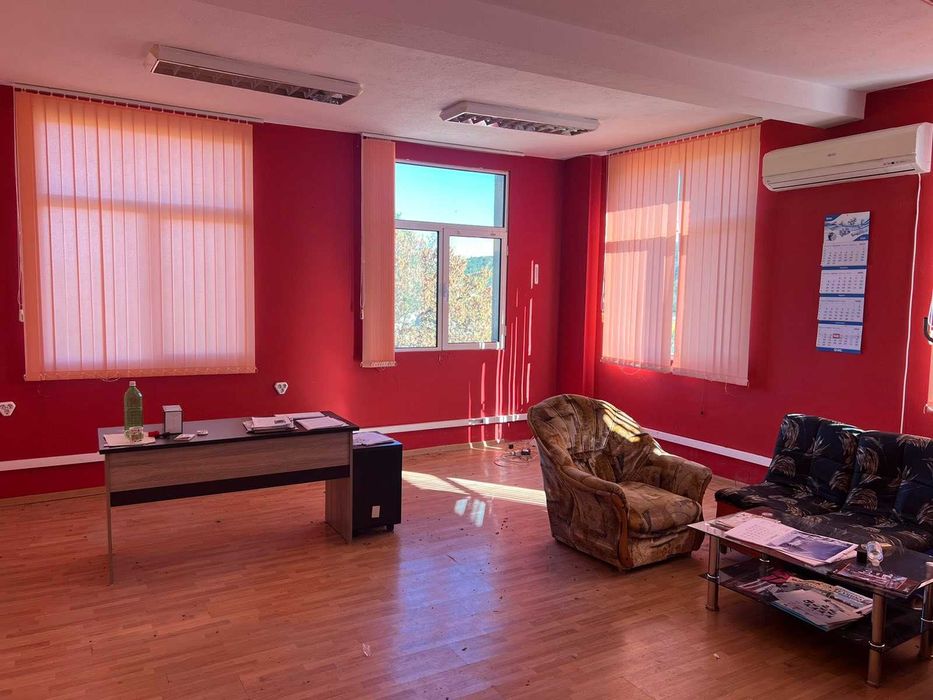 Продава се Промишлена сграда в Казанлък - 16466 кв.м за 93 €/кв.м - Снимка #2